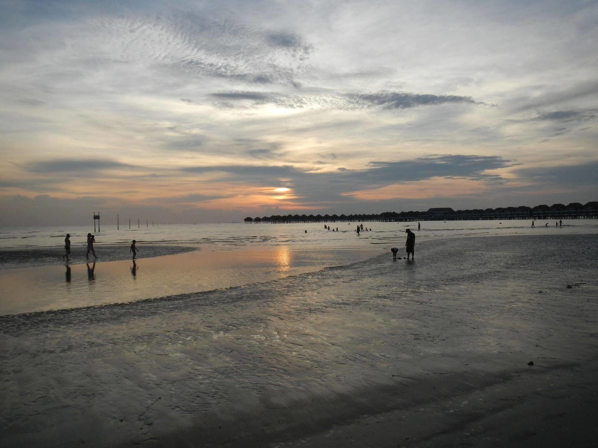 Seri Bayu Resort Hotel Sungai Pelek Exteriér fotografie