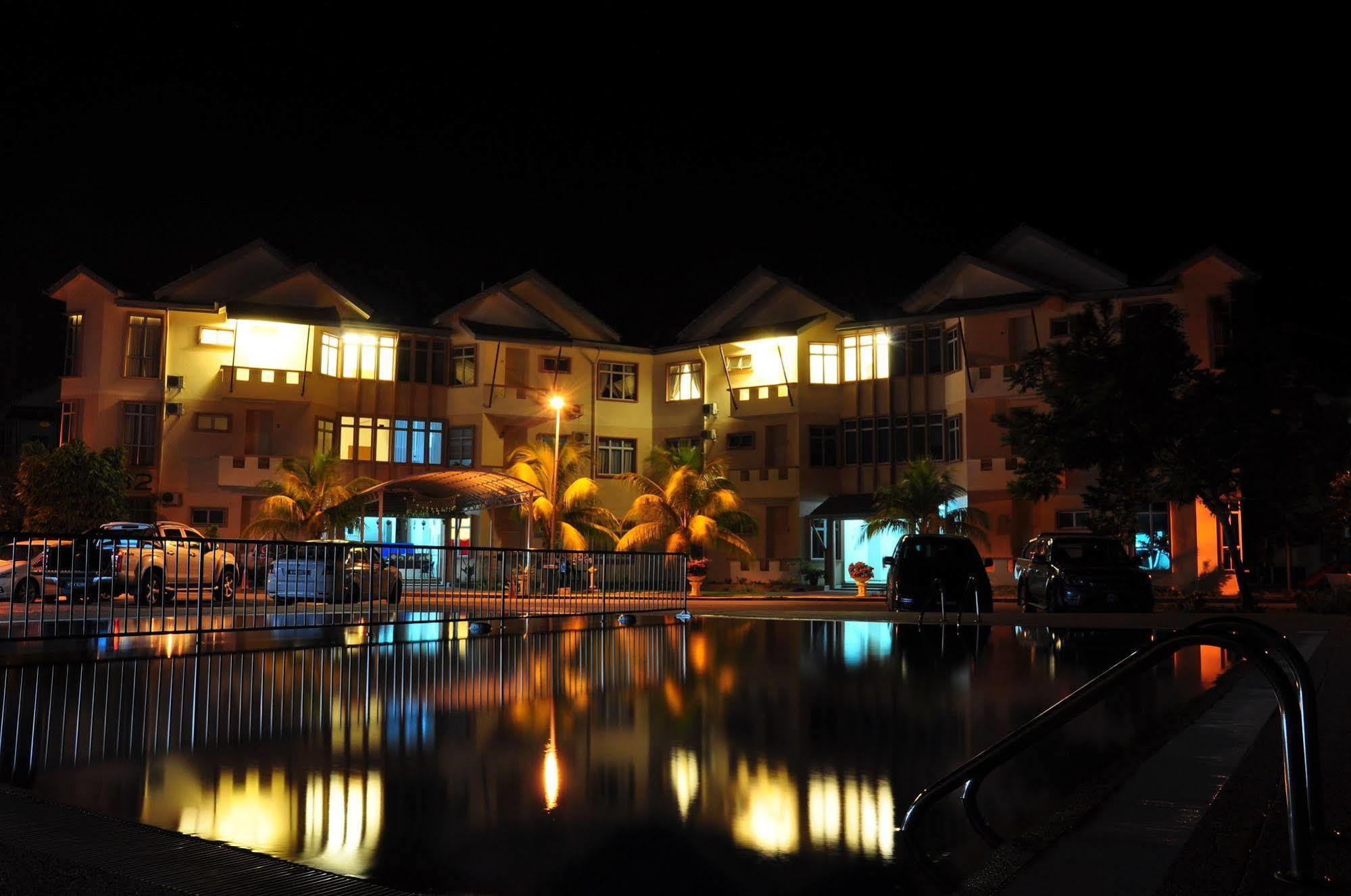 Seri Bayu Resort Hotel Sungai Pelek Exteriér fotografie